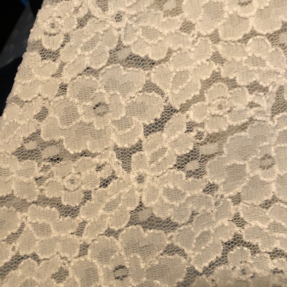 White Floral Maternity Shirt - Picture 3 of 4